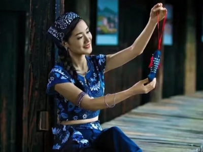 梅州旅游形象大使钟雯上“星光大道”，展示梅州非遗技艺！