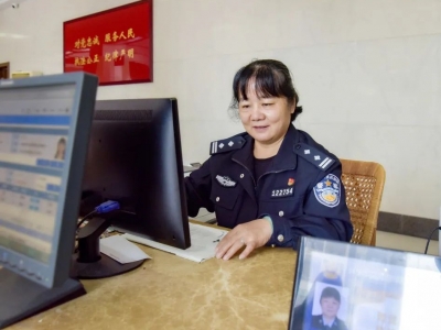 一腔热情坚守窗口三十载！来看兴宁这位公安巾帼的无悔坚守和无私担当