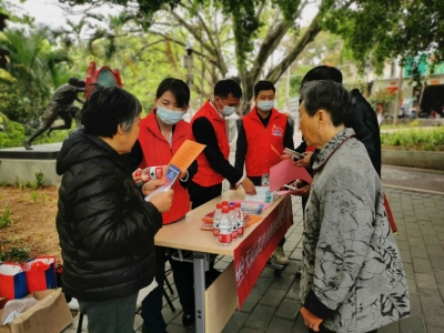 一抹“志愿红” 温暖一座城！他们走出高速，走进了这里...