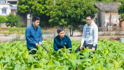 梅县松源镇扶贫路上的铿锵三人行：问难帮困解难题  用心用情暖民心