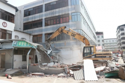 还路于民！梅江区三角中心市场周边违章建筑被强制拆除