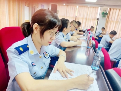用纸笔传递见闻，“火焰蓝”身后坚实的后盾！她，是2020消防救援队伍优秀女消防文员