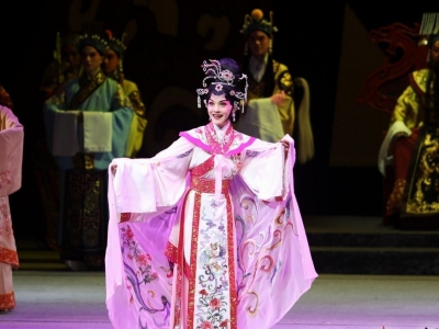戏迷们有福啦，线下演出+线上直播！今日，全国汉剧优秀作品展演开幕