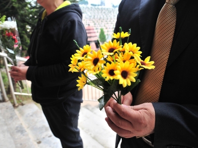 民政部：清明节祭扫要采取预约限流等措施 减少聚集