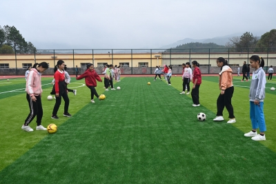 家门口过“足”瘾！平远投资6660万元兴建53块足球场