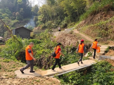 暖心！回访留守儿童，他们出发了！