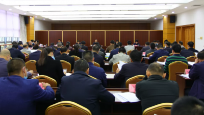 兴宁市委理论学习中心组召开专题学习会
