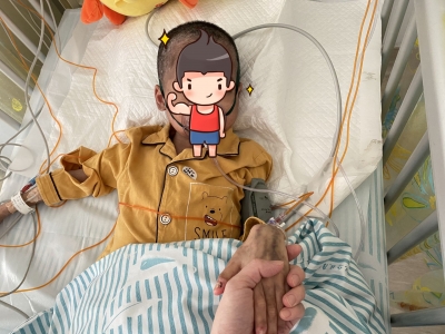 家里仅有父亲送快递维持生计...7岁小男孩多年来饱受病痛折磨，盼救助