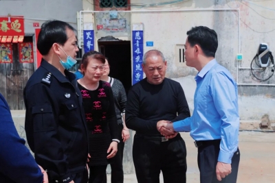 梅县区分局为家庭困难、因病去世辅警潘健生的家属筹集近9万元捐款