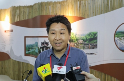 中山大学力学系书记姚清河：软硬结合建设好数学小镇，吸引世界华人数学家大会