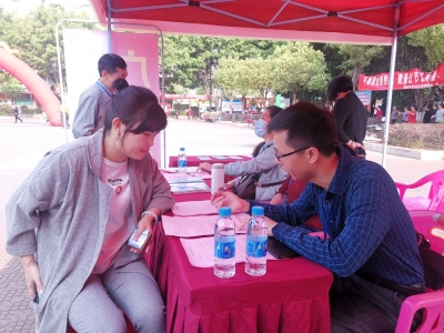 梅县区现场招聘会今日举行！近百人达成就业意向