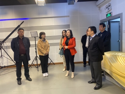 新华社新闻信息中心广东中心一行到梅州日报社参观交流