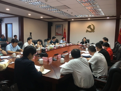 张晨参加足球青训工作专题会：抓实青训推进足球特区创建