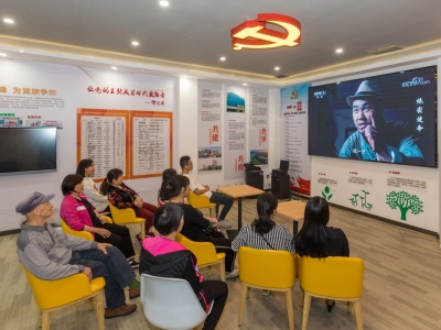 《绝密使命》开播首日，梅州干部群众热议