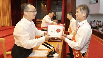 梅州市举行庆祝“五一”国际劳动节大会，这些集体和个人受表彰