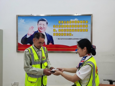 友善丨“真是太感谢你们了！” 车主卡包丢失，收费站工作人员连夜寄回