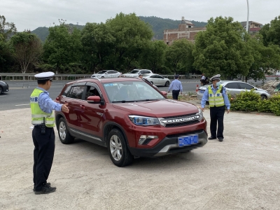 今天，梅城周边各墓园交通秩序良好，未现交通拥堵！