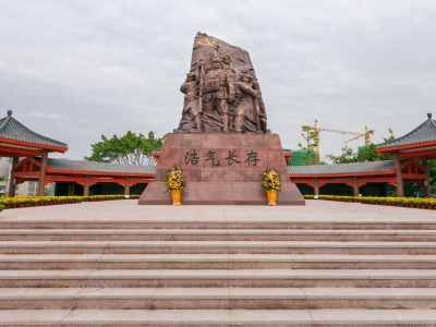 梅江区三角镇：山村僻地兴闹市 红花谱写奋进歌