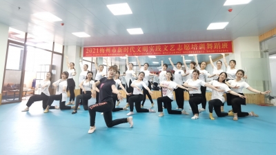 旋转跳跃不停歇~这堂课，将打造百姓身边的志愿“舞儿”...