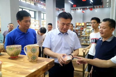 熊锋松到高陂调研：打响陶瓷特色品牌 加快发展陶瓷产业