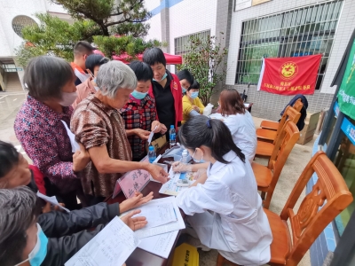 多名专家现场坐诊，梅县区石坑镇这场大型义诊活动很给力！