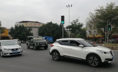 你走还是我走？梅城这处“红绿灯”急煞路人，在线等答案