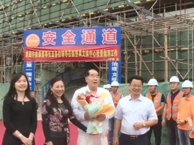 许应裘率队视察坚真文体中心建设工作 