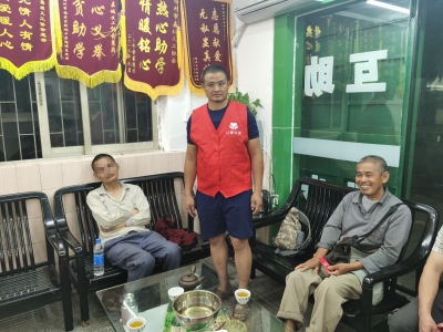 父亲转身办个住院手续，儿子就不见了！多亏了他们，父子得以团聚…