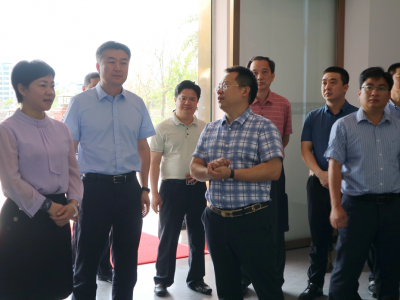 梅江区区长钟秀堂一行到大埔县考察