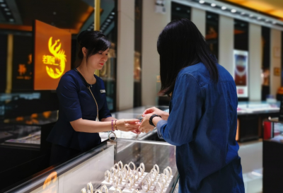 金价近期走低引关注，黄金是否值得投资？理财团队这样说...