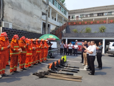 曾永祥率队督导检查森林防灭火工作并看望前线驻防人员