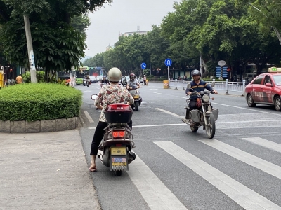记者直击梅城街头交通乱象，这些行为被曝光！