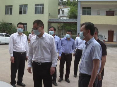 周小勇督导疫情防控、森林防火和交通安全工作