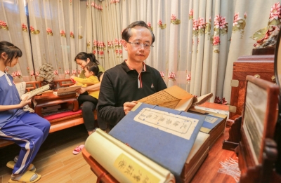 坐拥书城此心可不俗！一起走进梅州“十大优秀书香家庭”李锦让家庭~