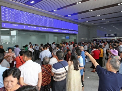 “五一”假期首日火车票开售