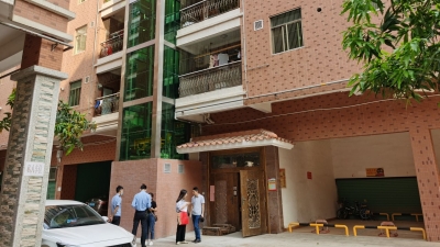 遭遇“货不对板”，1年多过去了，加装的电梯仍是“废铁一堆”！