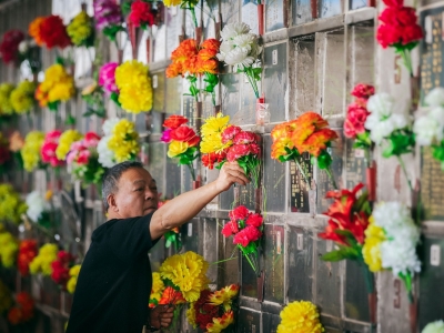 清明节更清明！献花、植树、网络祭奠... 文明祭祀成新风尚