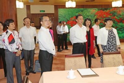 陈敏检查省工商联（总商会）十二届五次执委会议筹备工作情况：努力办好会务 促进招商引资