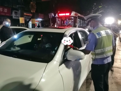 没想到吧？！梅州交警夜查行动周末“不打烊”