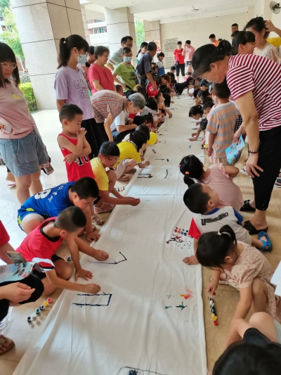 才艺展示、知识竞答、亲子互动、手工作画…今天就是这么“牛”