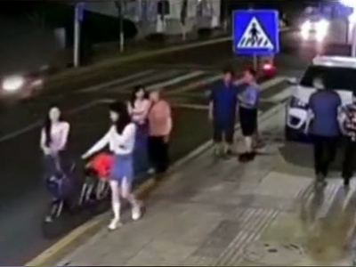“老人摔倒，三名女生伸援手”视频上热门！网友点赞：梅州妹子人美心善