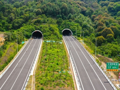 预计6月底通车！大丰华高速主线沥青路面摊铺完成  