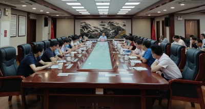 市政府召开会议部署疫情防控和疫苗接种工作：坚持常态化防控  加快疫苗接种