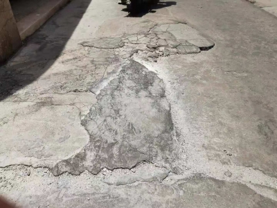 走几步路就有一个“陷阱”？梅江区署东巷部分路段破烂不堪，市民盼修复