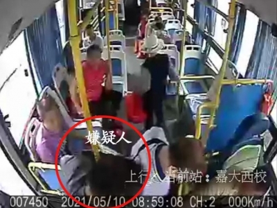  取钱后搭公交回家，刚上车老伯却发现现金不见了...多亏了他们！