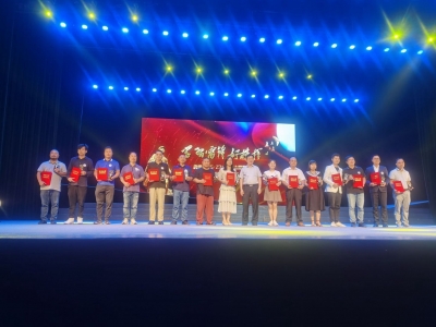 打造“梅州现象”，彰显文艺新作为！梅州市2020年度文艺“双精”工程颁奖仪式暨文艺志愿服务先进典型表彰晚会举行