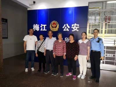 时隔50年的亲人相见，除了感动，还是感动！