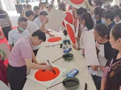 走农村 住民宿 察乡情 话振兴！艺术家走进蕉岭为民挥毫送福