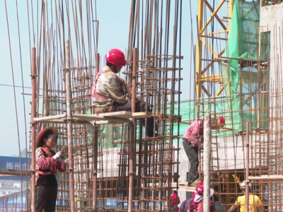 致敬最美劳动者！建筑工人：见证这里从一片空地变成高楼大厦