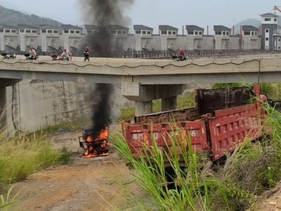 必须点个赞！巡逻遇货车自燃，大埔民警秒变“消防员”